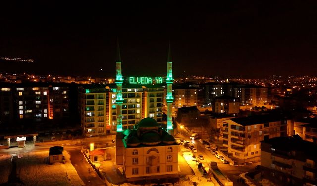Tatvan’da mahyalarla toplumsal mesaj verildi