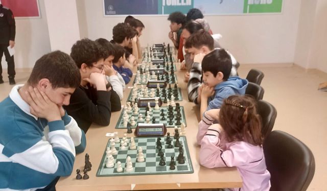 Bitlis’te “Yeşilay Haftası Satranç Turnuvası” tamamlandı