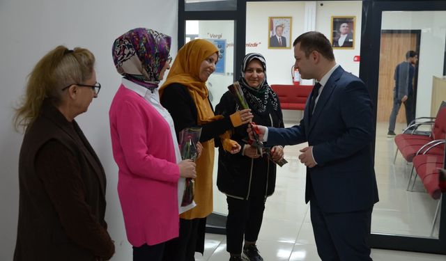Kaymakam Demirer kadın personellerin 8 Mart’ını kutladı