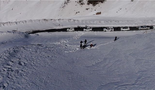 AFAD, Bahçesaray yolunda riskli bölgeleri inceledi