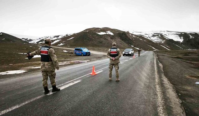 Ağrı'da huzur uygulamasında 21 aranan şahıs gözaltında