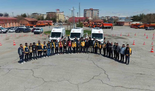 Ambulans sürücülerine sürüş eğitimi verildi