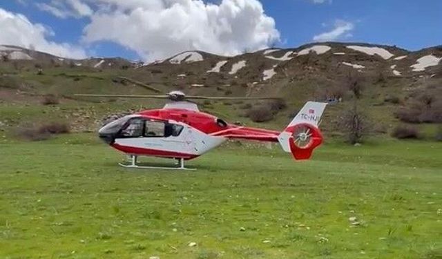 Bitlis'te kayalıklardan düşen genç için helikopter ambulans seferber oldu