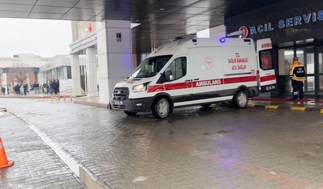 Elazığ’da şantiyede korku dolu anlar: İskele çöktü, 4 işçi yaralı