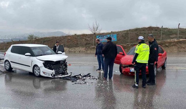Elazığ'da trafik kazası: 3 yaralı