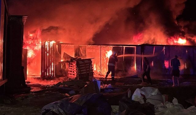 Erzincan'da işçi konteynerlerinde çıkan yangın korkuttu