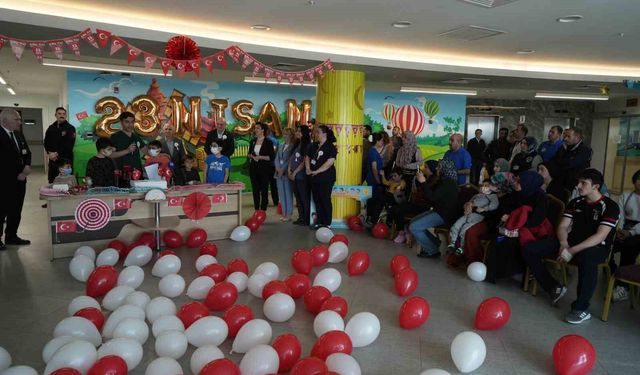 Hastane'de miniklere bayram sevinci yaşatıldı