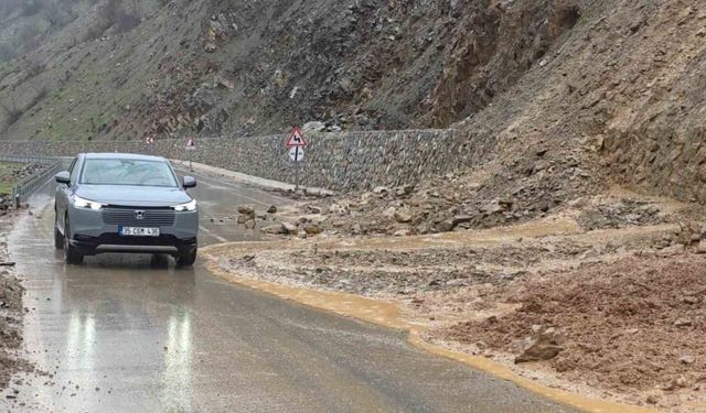 Heyelan sonrası kapanan Hizan–Bahçesaray yolu yeniden ulaşıma açıldı