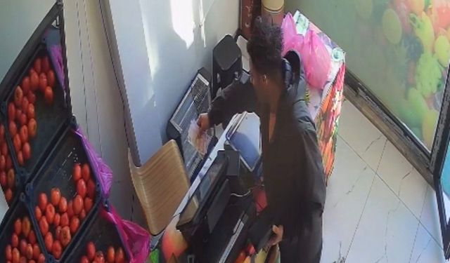 Kasada kimse yoktu: Alışverişini yapıp parasını bıraktı