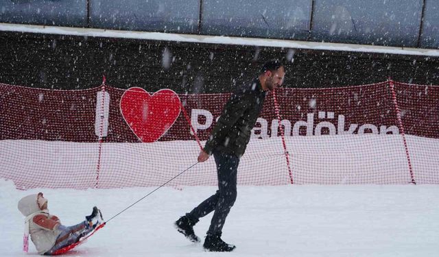 Palandöken'de kayak sezonu 30 Nisan'a kadar devam edecek