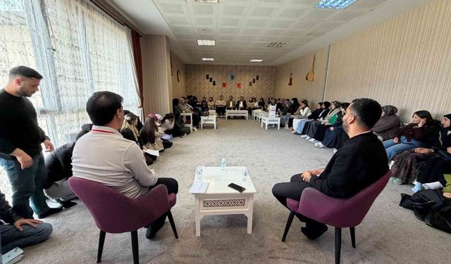 Patnos'ta 'Gelenek ve Modernlik' temalı bilim kafe buluşmasına yoğun ilgi