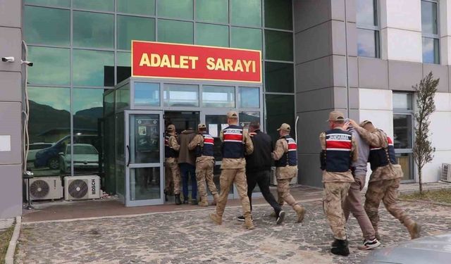 Sahte kimlikle milyonluk vurgun: 3 kişi yakalandı