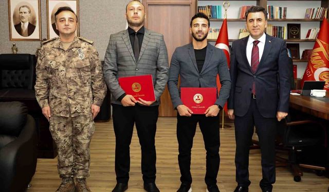 Tunceli'de hayat kurtaran polislere ödül