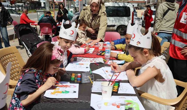 Tunceli’de Türk Kızılay’dan çocuklara şenlik, yetişkinlere bağış çağrısı