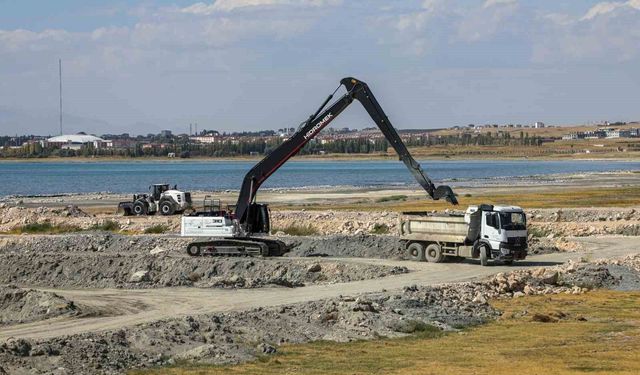 Van Gölü nefes alıyor: 2 milyon 86 bin metreküp dip çamuru temizlendi
