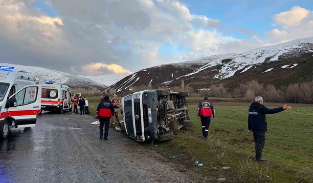 Van'da minibüs kazası: 11 yaralı