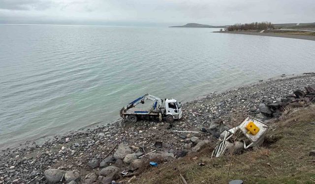 VASKİ'ye ait vinç kaza yaptı: 1 kişi yaralandı