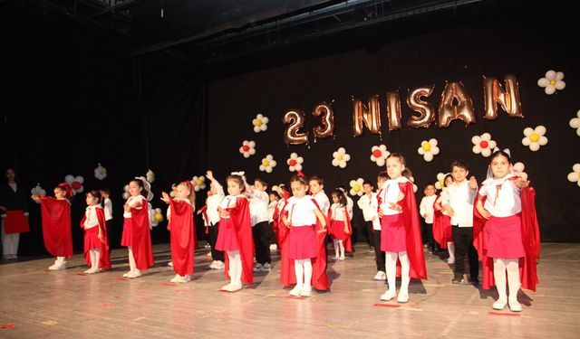 Ahlat’ta 23 Nisan coşkuyla kutlandı