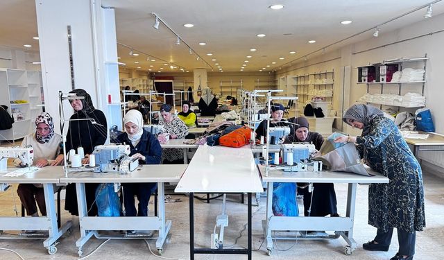 Ahlat’ta kadınlar tekstil kursuyla iş hayatına hazırlanıyor