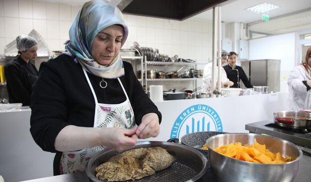 Ahlat’ta coğrafi işaretli lezzetler yarıştı