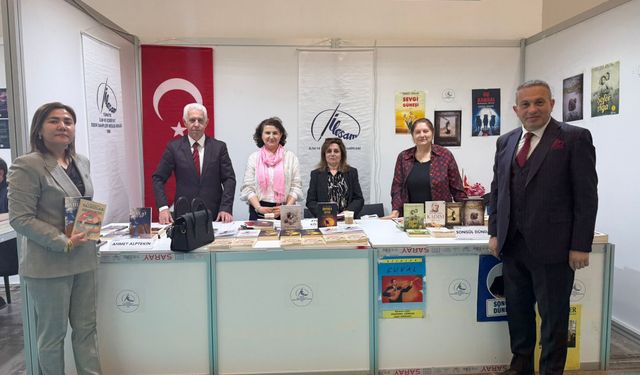 23. Ankara Kitap Fuarı’nda Ahmet Alptekin’e yoğun ilgi
