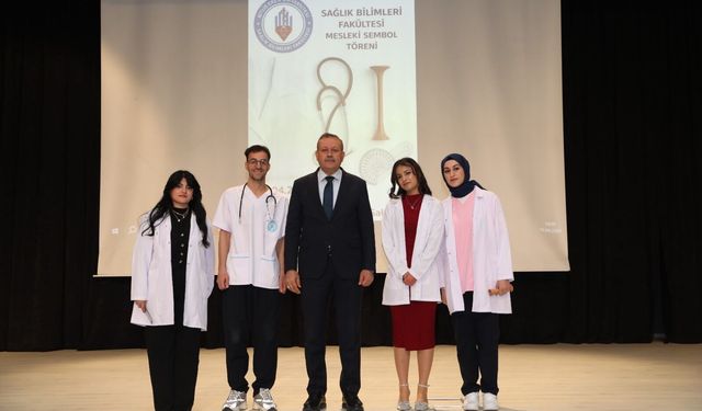 Öğrenciler beyaz önlükleriyle geleceğe ilk adımı attı