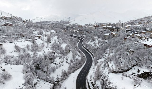 Nisan’da kar altındaki Bitlis, havadan görüntülendi