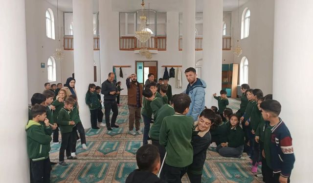 Hizan’da camiler çocuk sesleriyle şenlendi