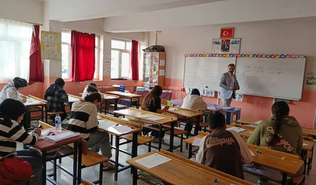 Hizan’da umre ödüllü bilgi yarışmasına yoğun ilgi