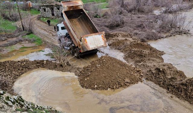 Kırsalda Yol Onarım Çalışmaları Sürüyor