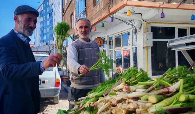 Bitlis’te helis otu tezgahlarda yerini aldı