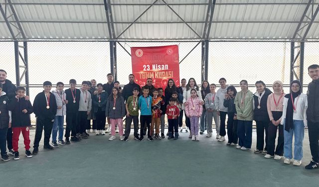 Bitlis’te 23 Nisan coşkusu tenis turnuvasıyla taçlandı