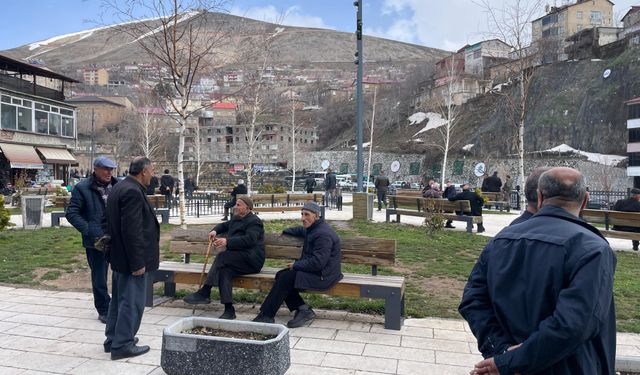 Bitlis’te vatandaşlar güneşli havayı fırsat bildi