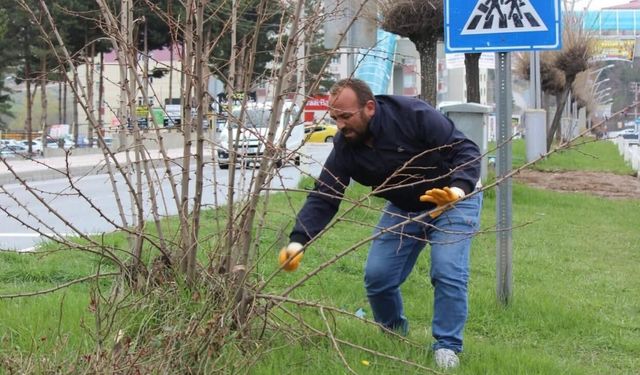 Bitlis’te bahar temizliği çalışmaları aralıksız sürüyor.