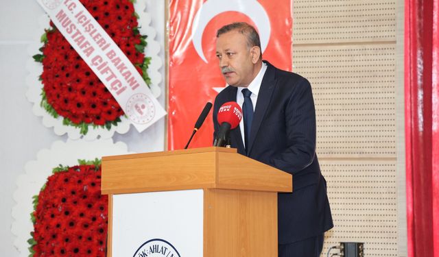 Bitlis Eren Üniversitesi Rektörü Prof. Dr. Necmettin Elmastaş, “Kapı, Fetih ve Kök” Sempozyumuna Katıldı