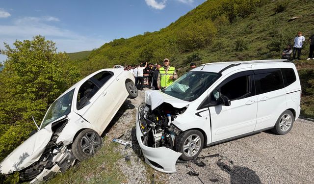 Tatvan’daki kaza anı cep telefonu kamerasına yansıdı