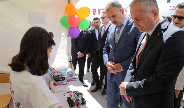 Ağrı'da 'Bilim Dolu Günler Bilim Şenliği' heyecanı yaşandı