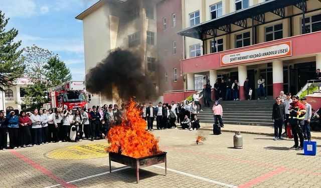 Bingöl'de 6 bin 100 kişiye yangın ve tahliye eğitimi verildi