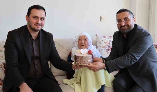 Cumhuriyet'le yaşıt Nazife nineye Anneler Günü sürprizi