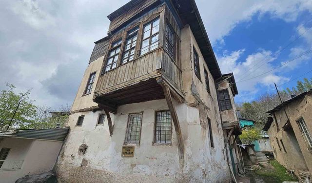 Elazığ'da 450 yıllık konak tarihe ışık tutuyor