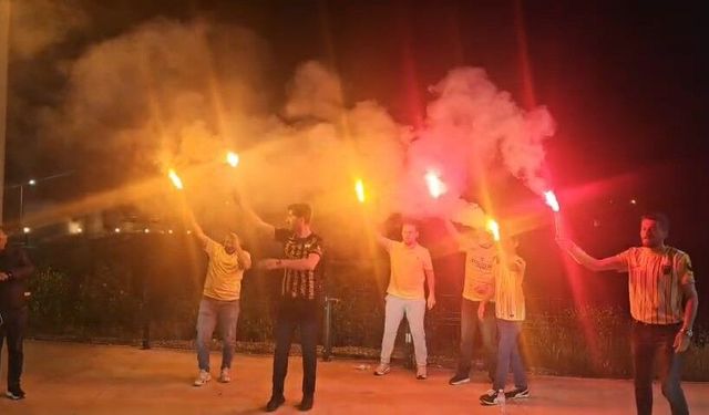 Hasköylü taraftarlardan Muşspor'a meşaleli moral gösterisi