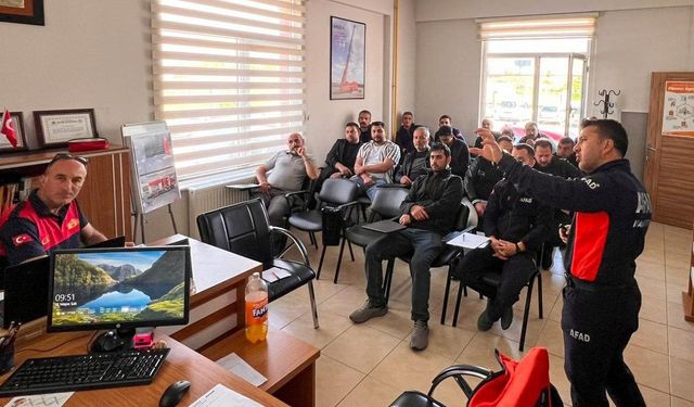 İtfaiye personeline yönelik eğitimler devam ediyor