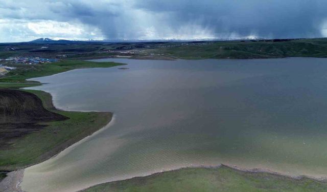 Kars Barajı yüzde 100 doldu, su tahliyesi kontrollü şekilde başladı