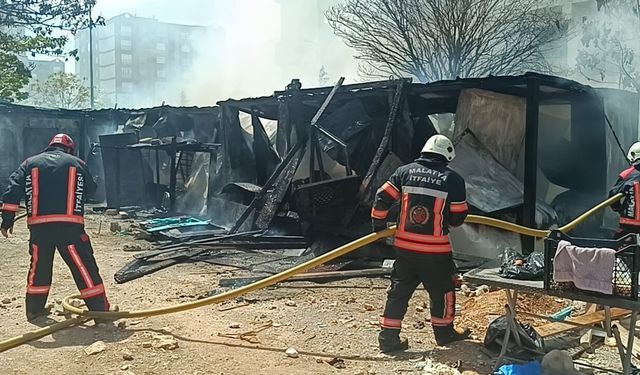 Malatya'da şantiyede çıkan yangın paniğe neden oldu