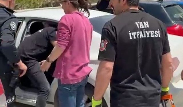 Otomobilde mahsur kalan çocuk için ekipler seferber oldu