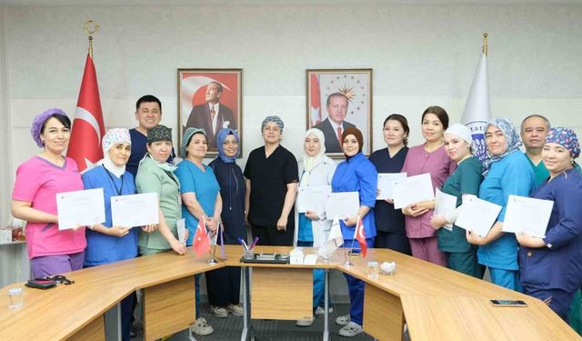 Özbekistanlı sağlık profesyonellerine yönelik destek sürüyor