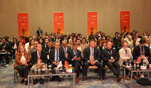'Uluslararası Peri-implantitis 2026' sempozyumu yapıldı