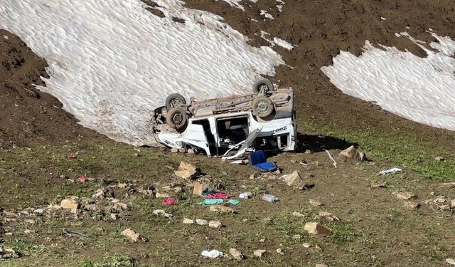 Yüksekova’da işçi servisi kaza yaptı: 1 ölü, 7 yaralı