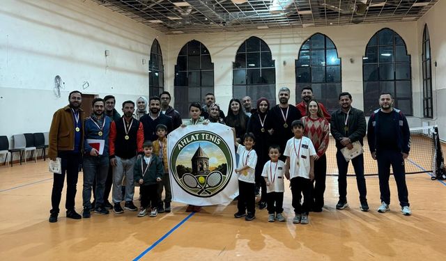 Ahlat’taki tenis turnuvası ilgi gördü