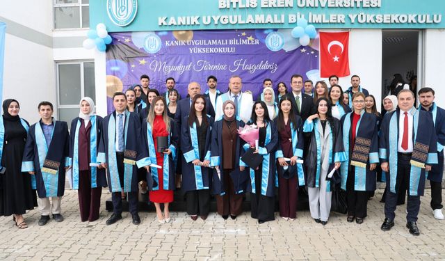 Ahlat’ta mezuniyet heyecanı: Kanık Yüksekokulu’nda coşkulu tören